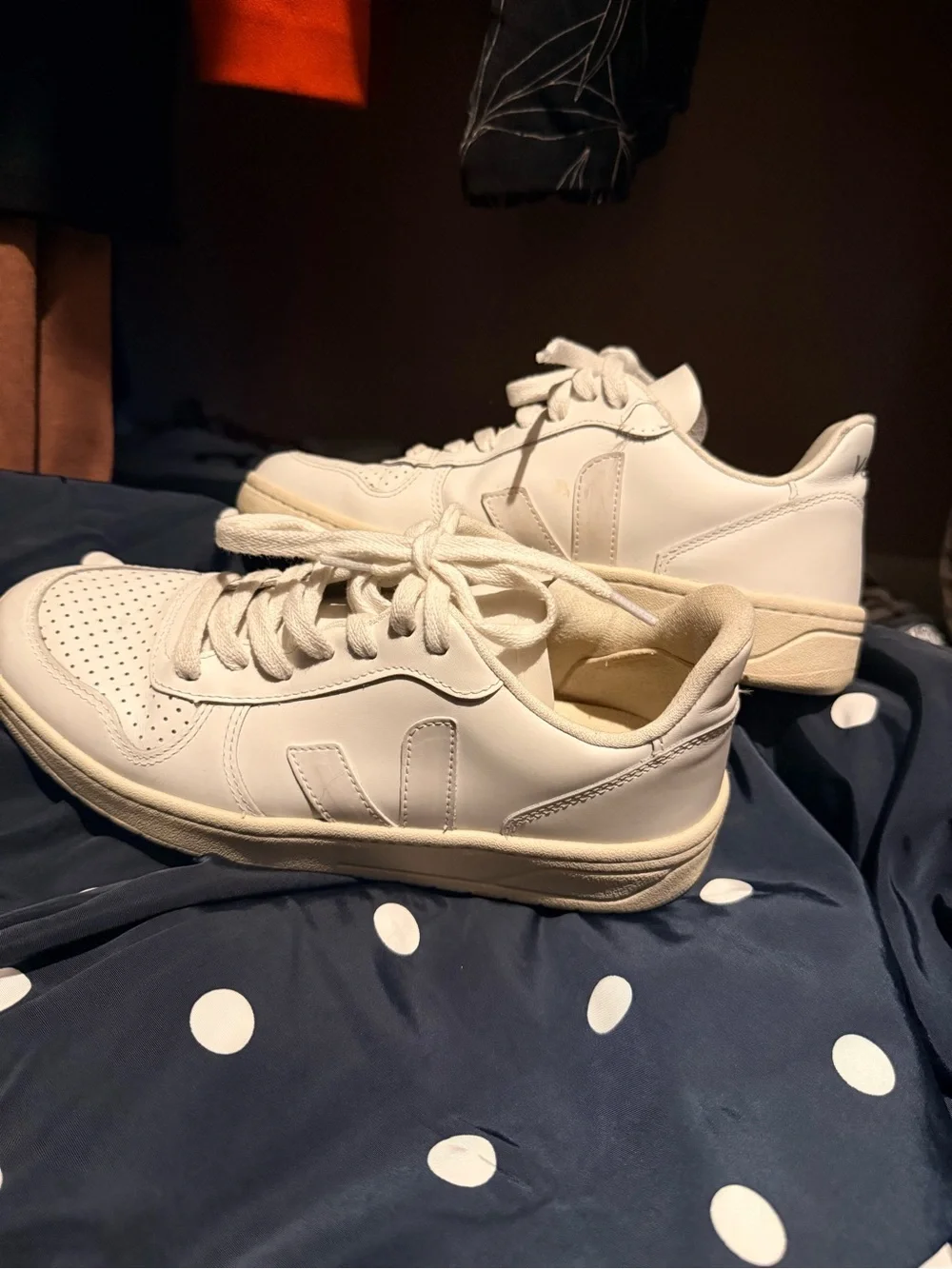 Veja V10 Women’s 7.5 white on white minimalist neutral sneaker leather